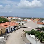 Dona Inês De Castro *